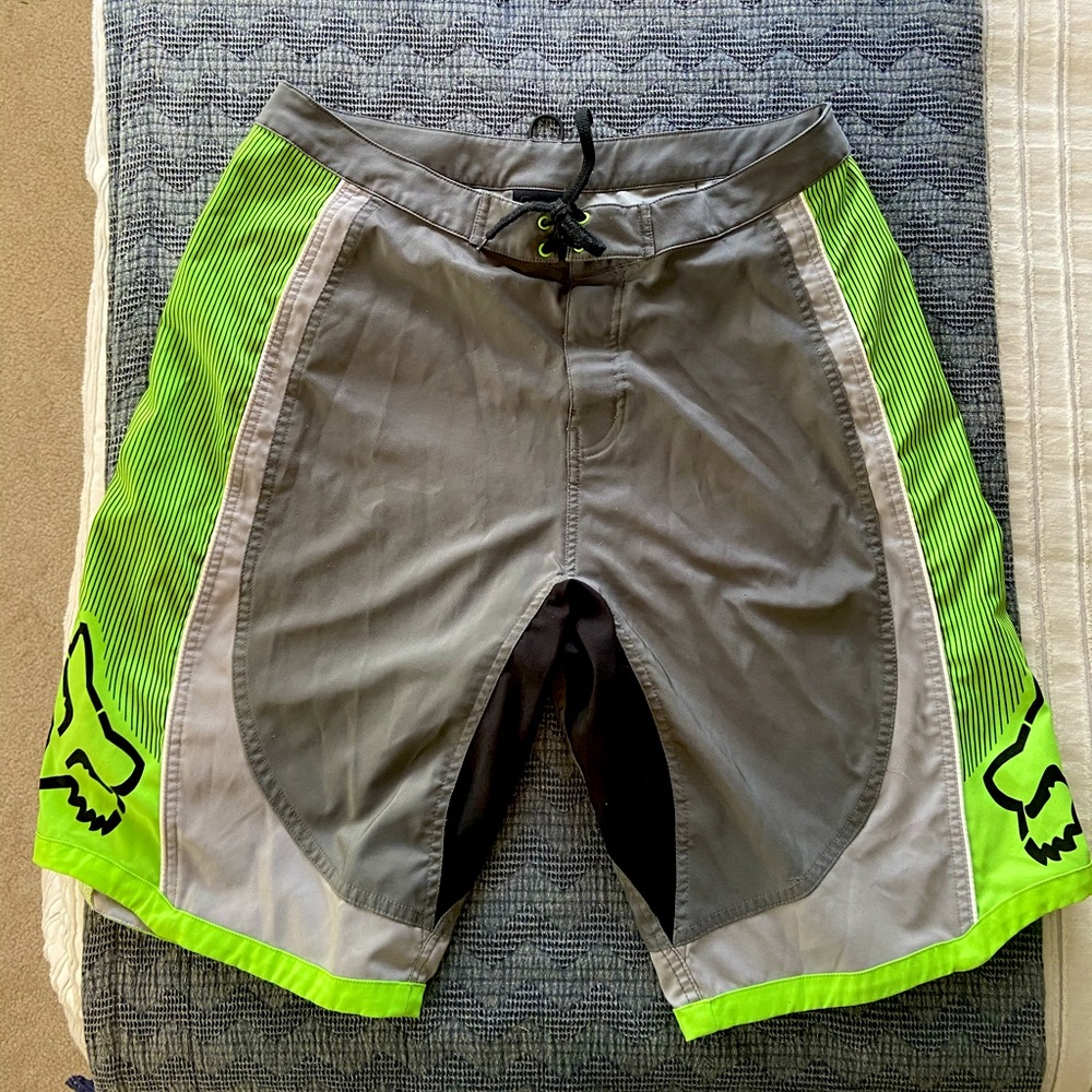 Men’s Fox Racing Board shorts Trunks Size 34